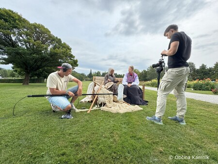 Med snemanjem videa (2)